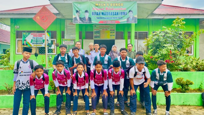 Siap Ukir Prestasi, Tim Futsal MTsN 6 Bungo Melangkah ke Turnamen di MAN 3 Teluk Pandak Siap Ukir Prestasi, Tim Futsal MTsN 6 Bungo Melangkah ke Turnamen di MAN 3 Teluk Pandak