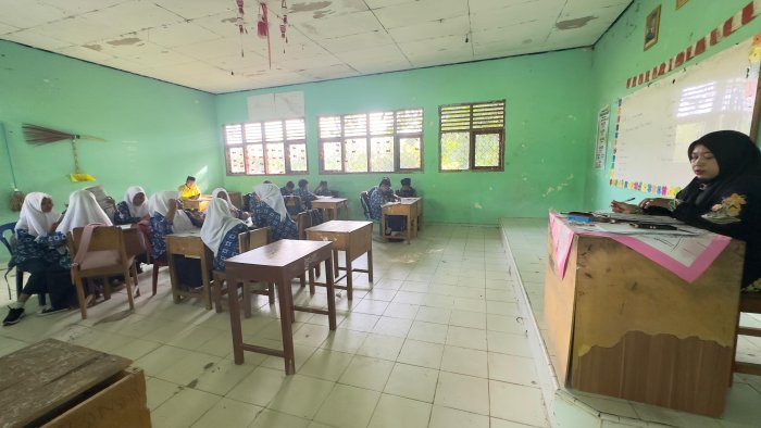 Tingkatkan Kualitas Mengajar, Kepala Madrasah Lakukan Supervisi Guru di MTsN 6 Bungo