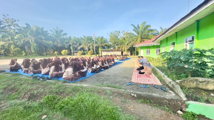 Yasinan Jumat Pagi: Mengalun Indah, Menebar Berkah di MTsN 6 Bungo