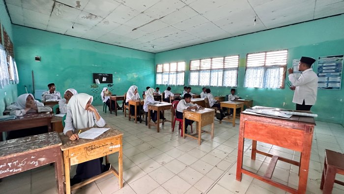 π Rahasia di Balik Puasa: Cara Unik Bapak Faisal Menyentuh Hati Siswa Kelas VIII A π Rahasia di Balik Puasa: Cara Unik Bapak Faisal Menyentuh Hati Siswa Kelas VIII A