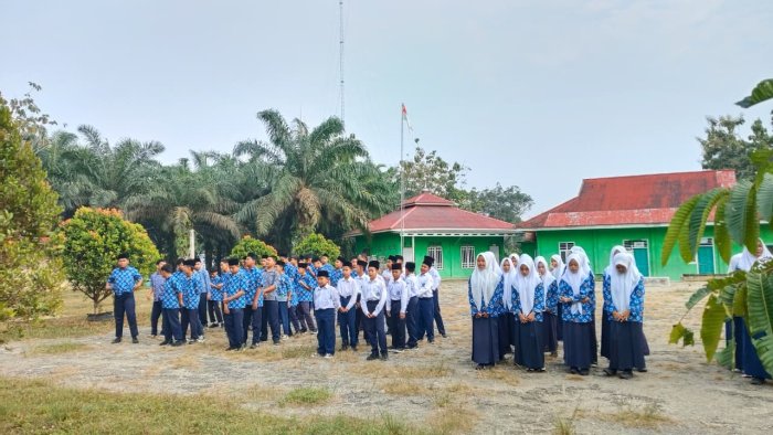 Pembiasaan Membaca Ayat Suci Al-Quran Sebelum Memulai Pembelajaran