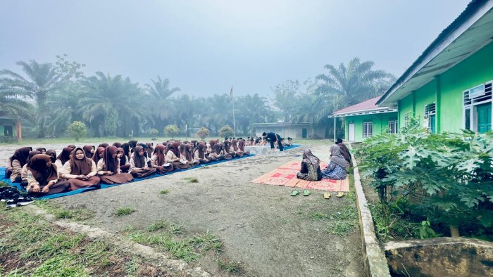 ☁️ Kabut Menyapa, Lantunan Yasin Menggema di Langit MTsN 6 Bungo ☁️ Kabut Menyapa, Lantunan Yasin Menggema di Langit MTsN 6 Bungo