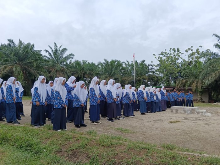 đź“– Menanam Sifat Al-Qurani Sejak Dini: Siswa-Siswi MTsN 6 Bungo Rutinkan Tilawah Juz 30 Setiap Pagi đź“– Menanam Sifat Al-Qurani Sejak Dini: Siswa-Siswi MTsN 6 Bungo Rutinkan Tilawah Juz 30 Setiap Pagi