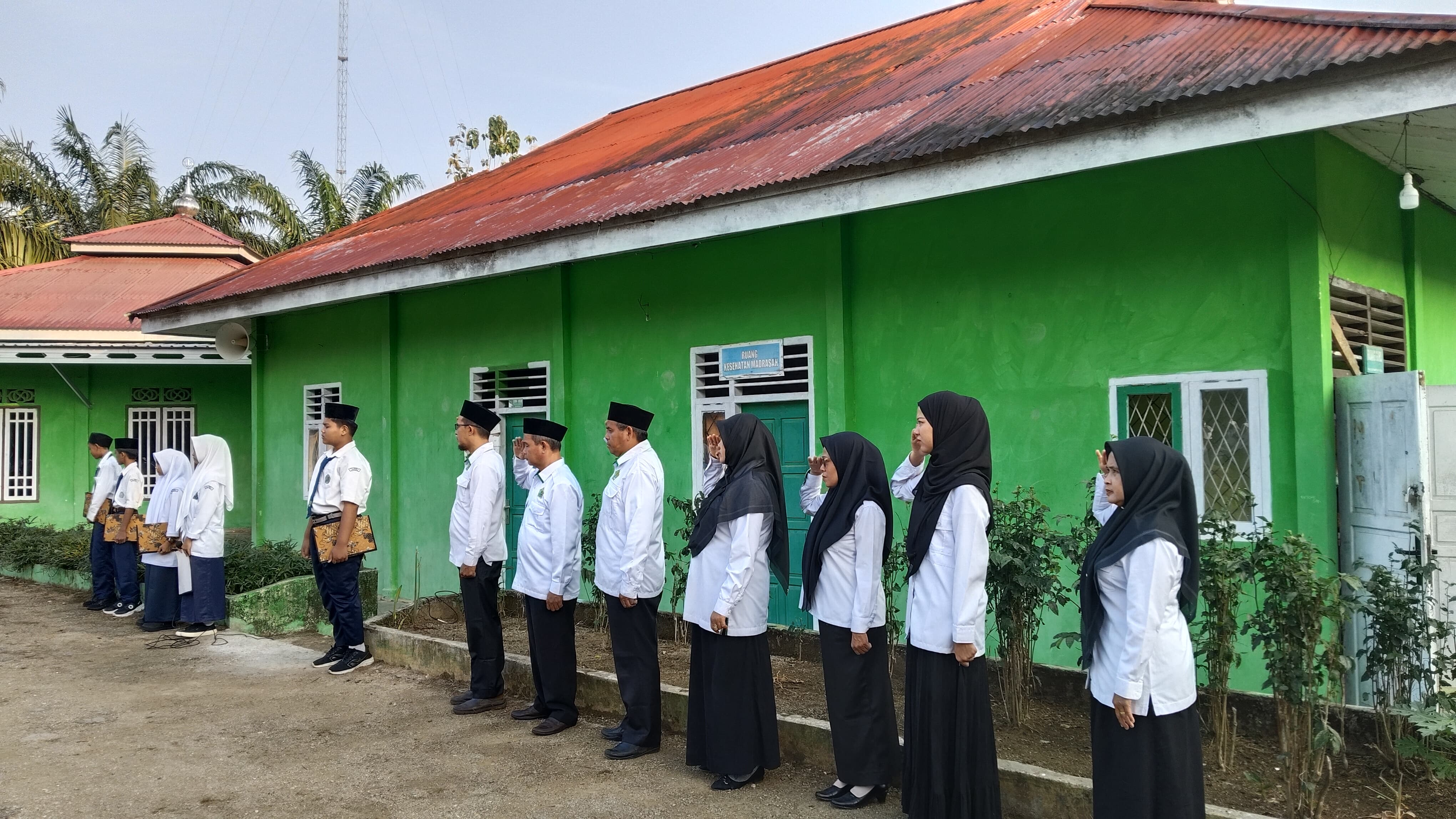 Ritual Senin Pagi: Kebiasaan Upacara Rutin Menyambut Minggu Baru Ritual Senin Pagi: Kebiasaan Upacara Rutin Menyambut Minggu Baru