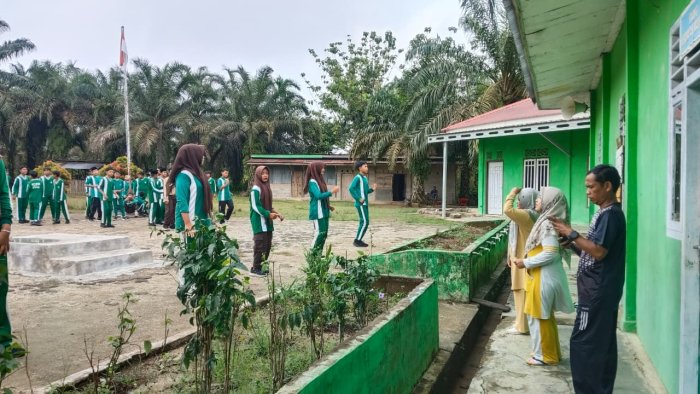 Energi Positif di Pagi Hari, MTsN 6 Bungo Hidupkan Semangat Lewat Senam Bersama Energi Positif di Pagi Hari, MTsN 6 Bungo Hidupkan Semangat Lewat Senam Bersama