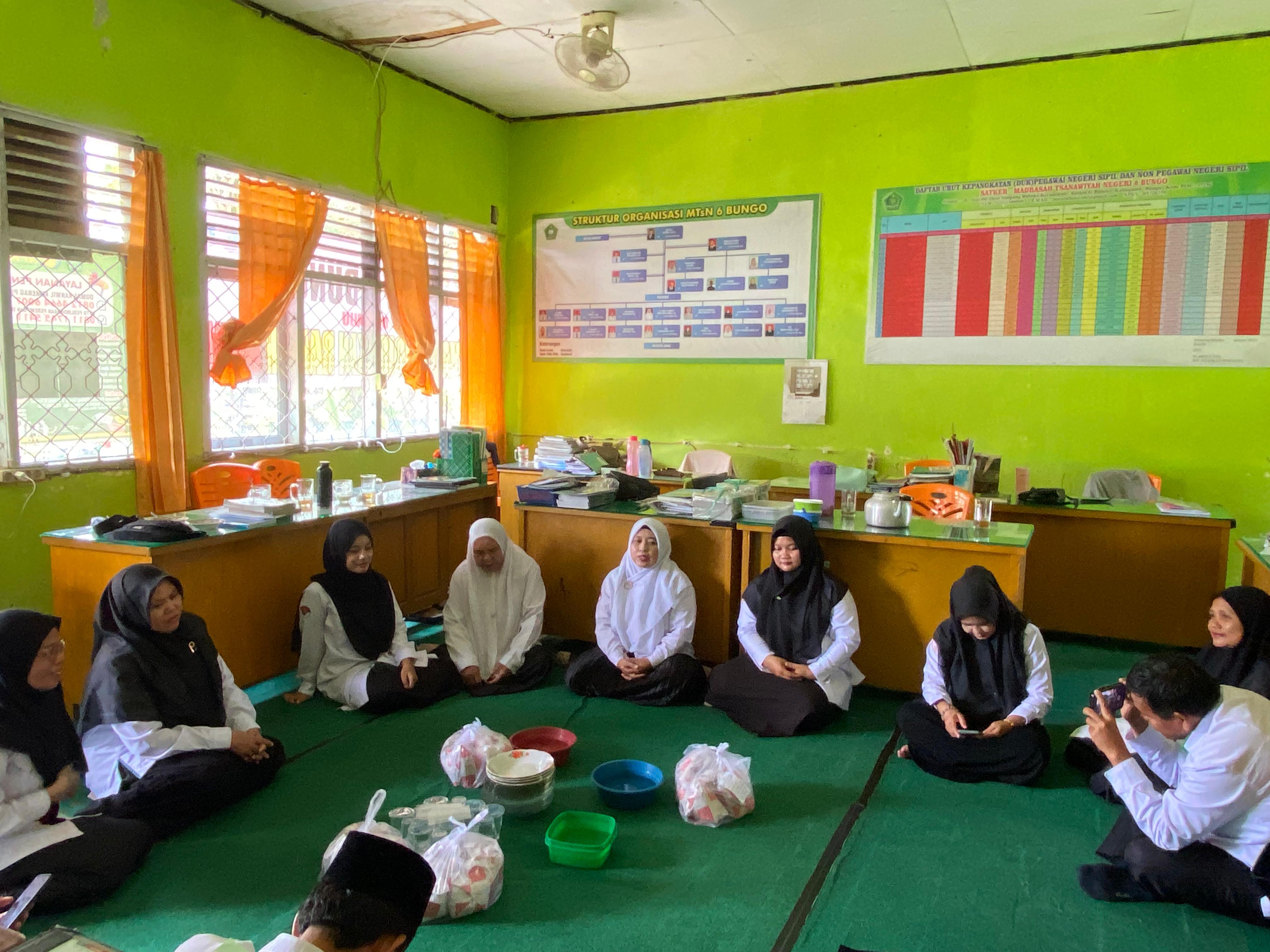 Perayaan Penuh Syukur ASN PPPK Mengapresiasi Jalinan Kerja Baru Pegawai MTsN 6 BUNGO Gelar Tasyakuran Perayaan Penuh Syukur ASN PPPK Mengapresiasi Jalinan Kerja Baru Pegawai MTsN 6 BUNGO Gelar Tasyakuran