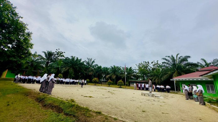 Upacara Hari Guru Nasional: Wujud Penghormatan Terhadap Dedikasi Pendidik Upacara Hari Guru Nasional: Wujud Penghormatan Terhadap Dedikasi Pendidik